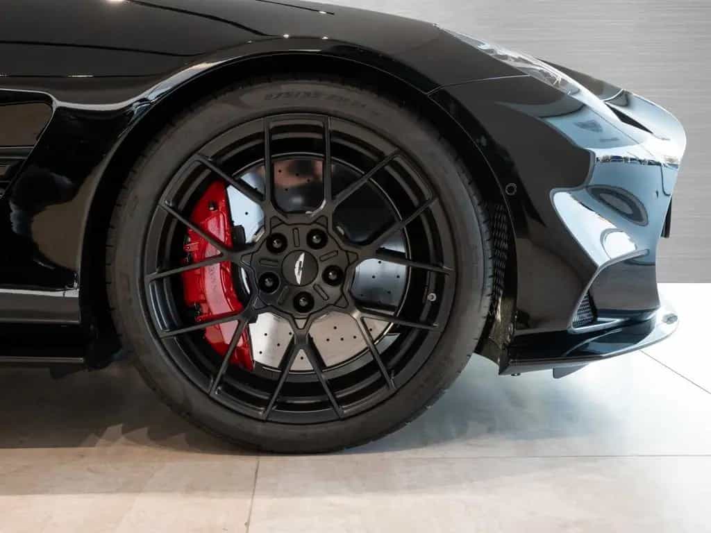 Aston Martin Vanquish 01/2026-photo-3