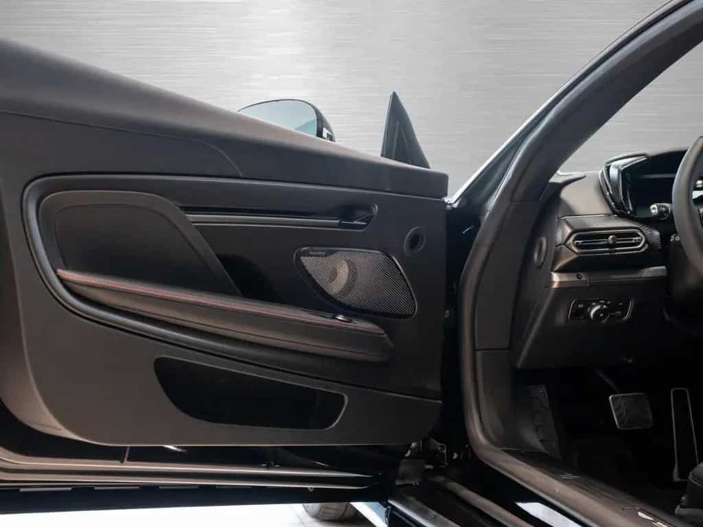 Aston Martin Vanquish 01/2026-photo-30