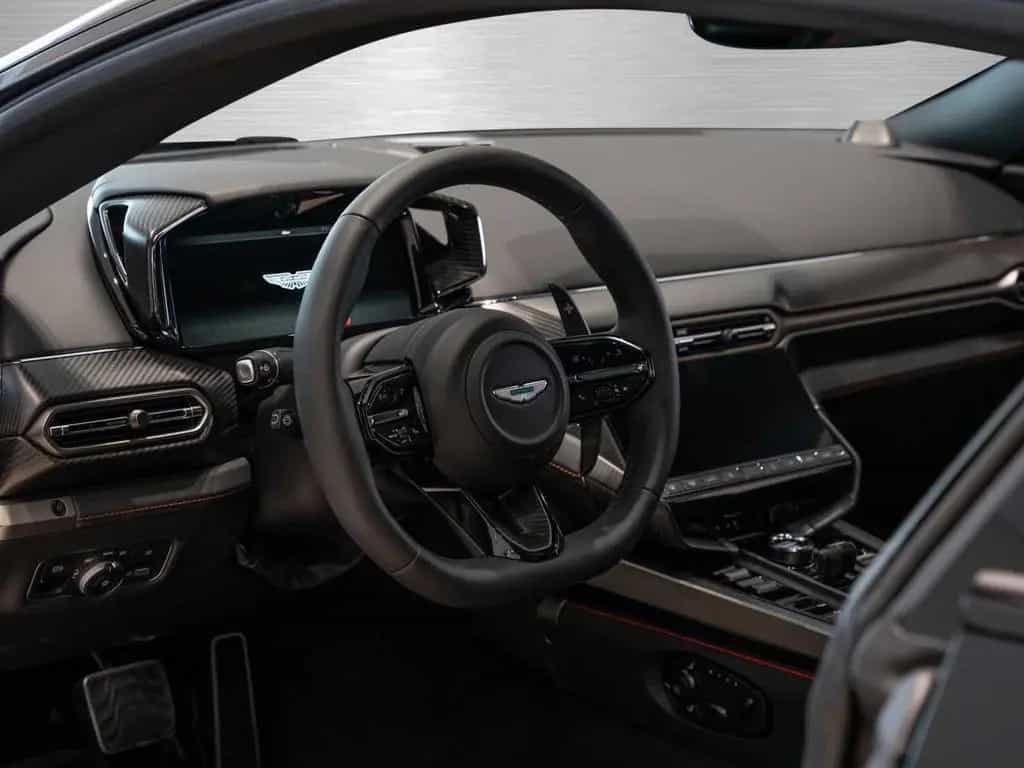 Aston Martin Vanquish 01/2026-photo-31