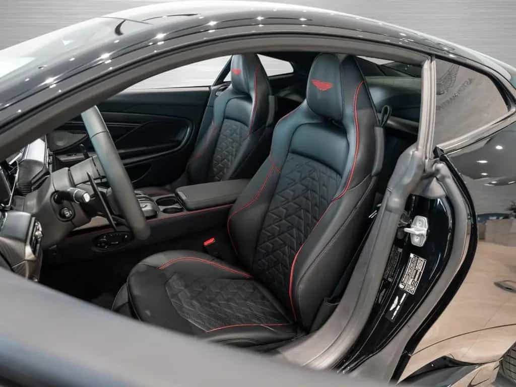 Aston Martin Vanquish 01/2026-photo-32