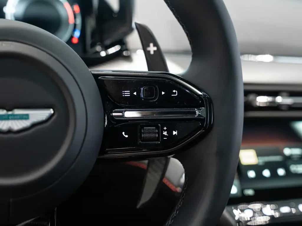 Aston Martin Vanquish 01/2026-photo-34