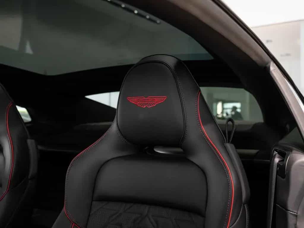 Aston Martin Vanquish 01/2026-photo-4