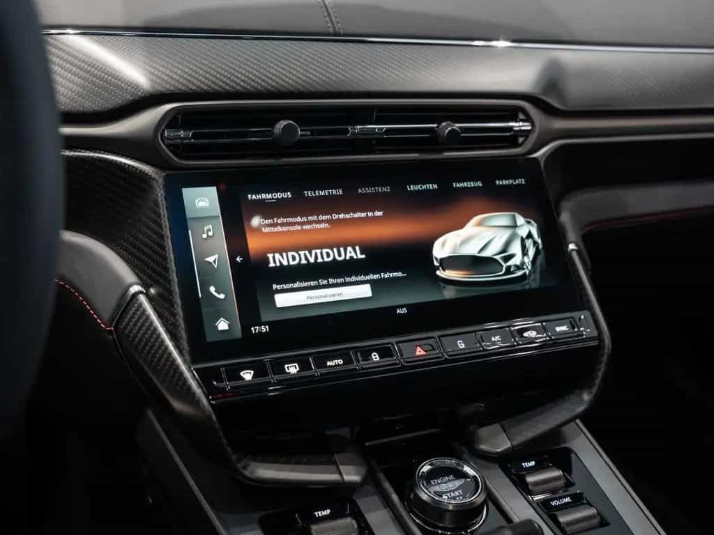 Aston Martin Vanquish 01/2026-photo-40