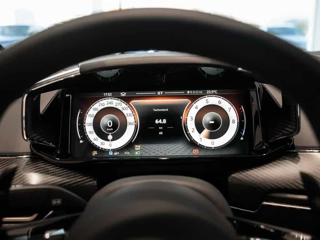 Aston Martin Vanquish 01/2026-photo-5