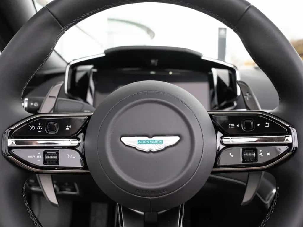 Aston Martin Vanquish Volante null-photo-10