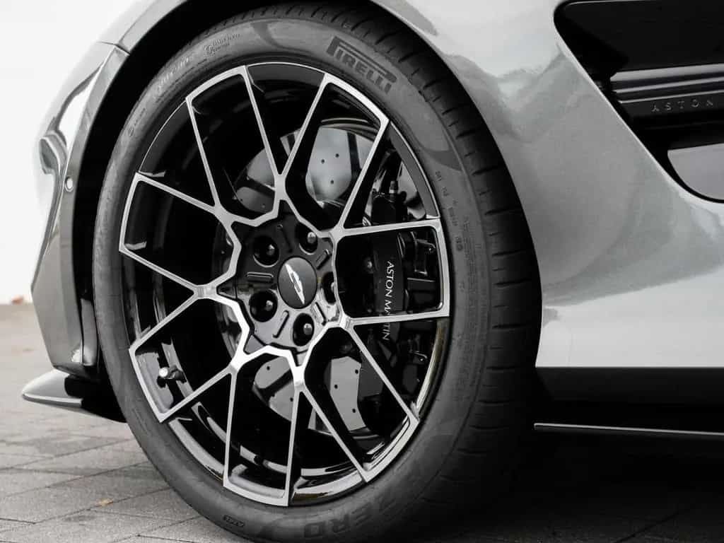 Aston Martin Vanquish Volante null-photo-15