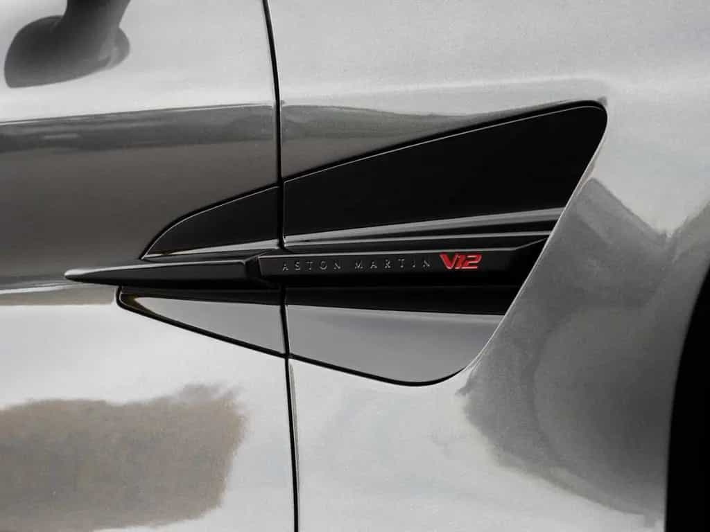 Aston Martin Vanquish Volante null-photo-18