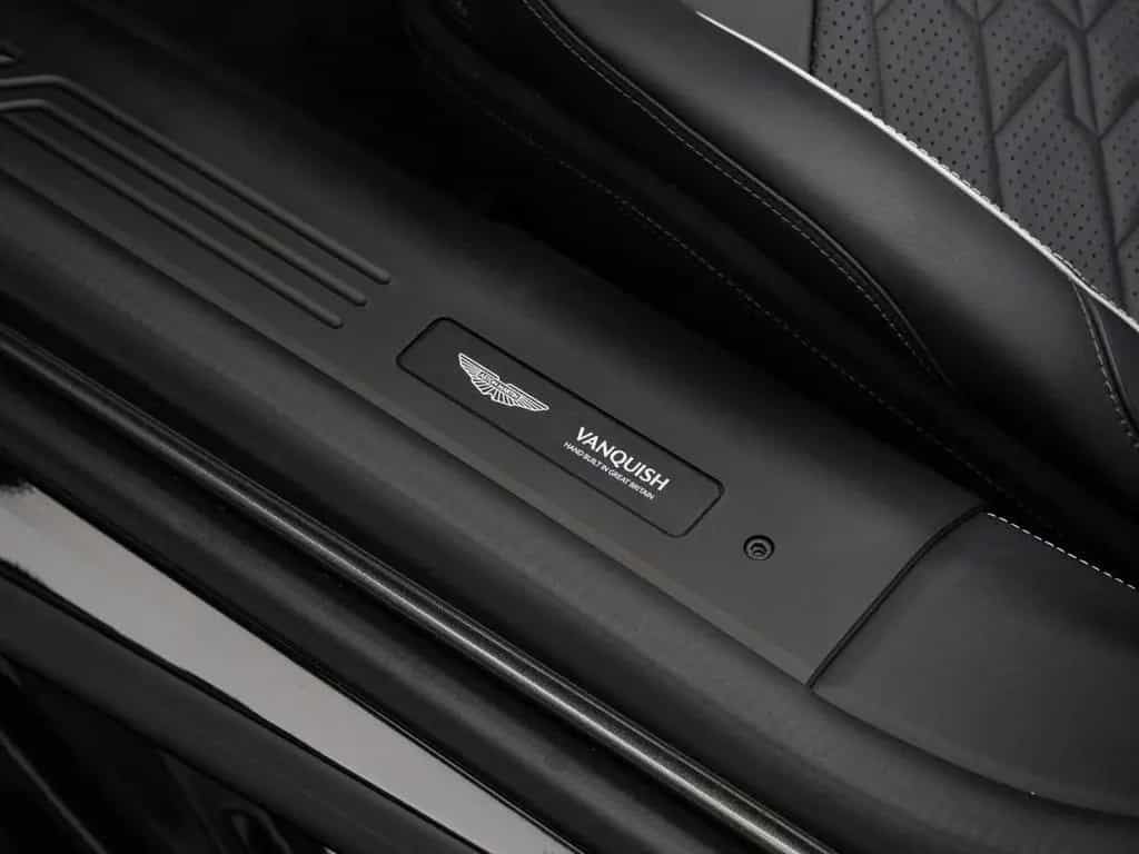 Aston Martin Vanquish Volante null-photo-28