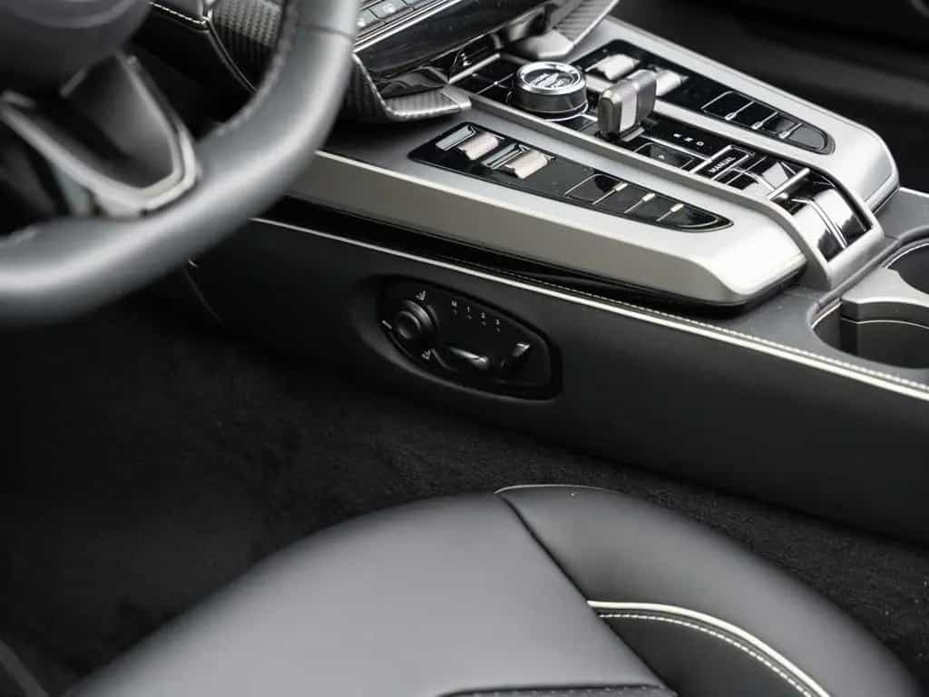 Aston Martin Vanquish Volante null-photo-29