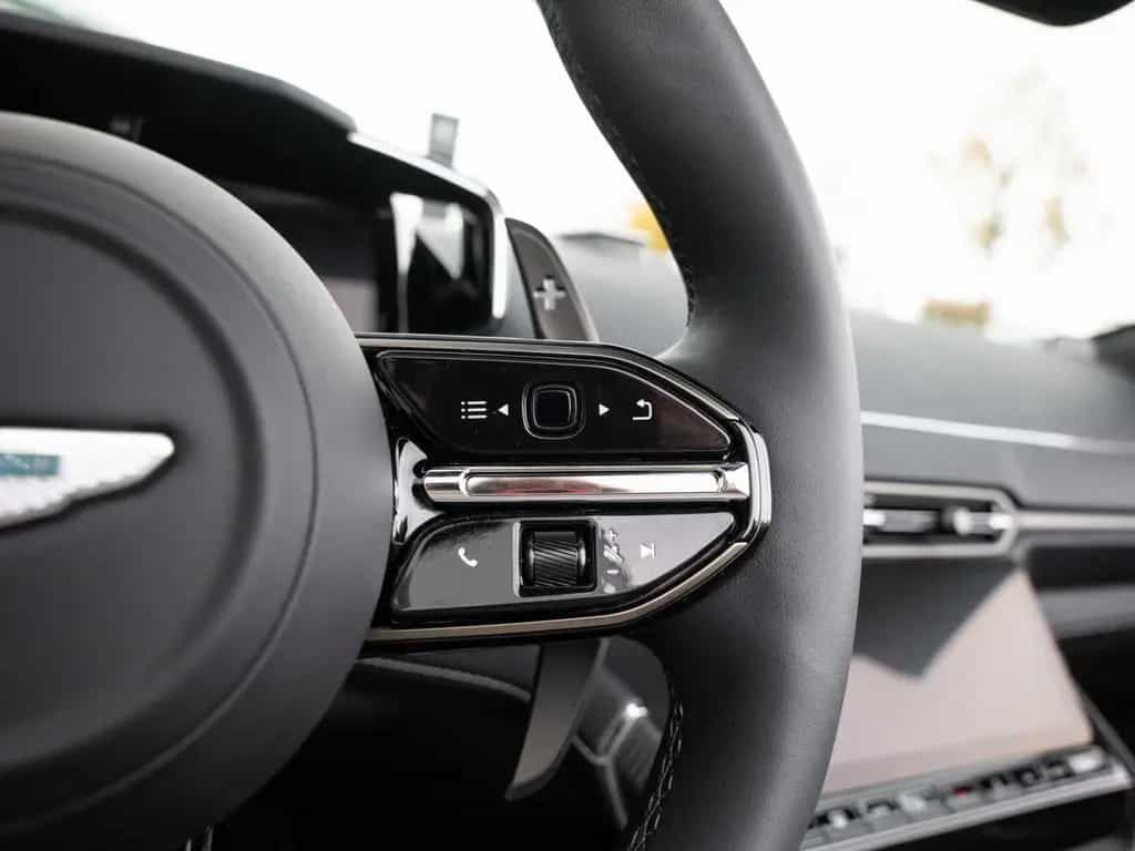 Aston Martin Vanquish Volante null-photo-33