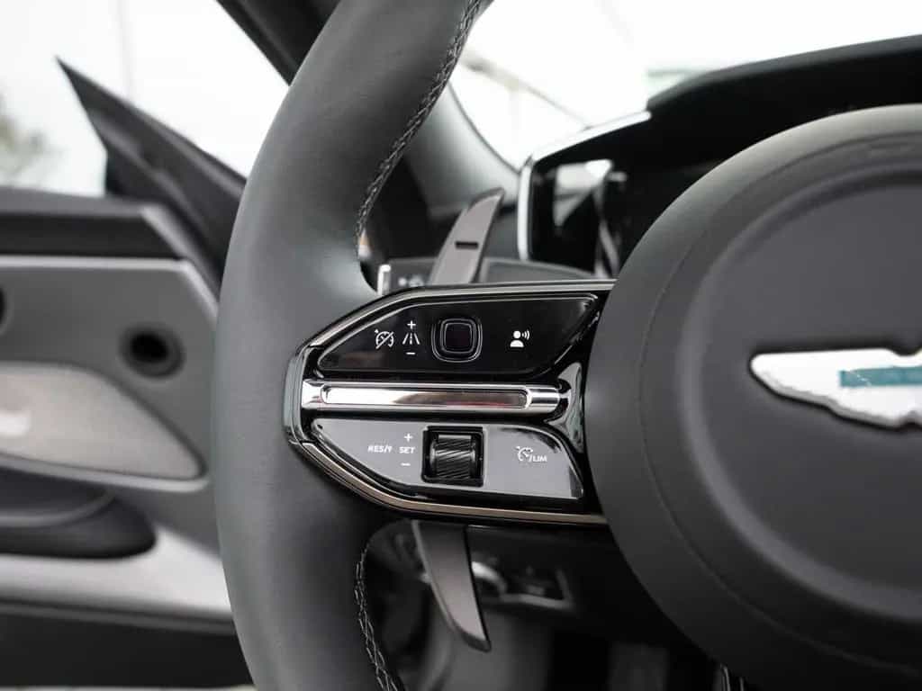 Aston Martin Vanquish Volante null-photo-34