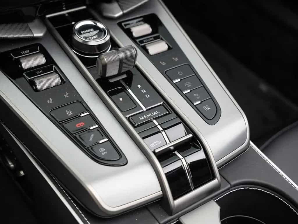 Aston Martin Vanquish Volante null-photo-37