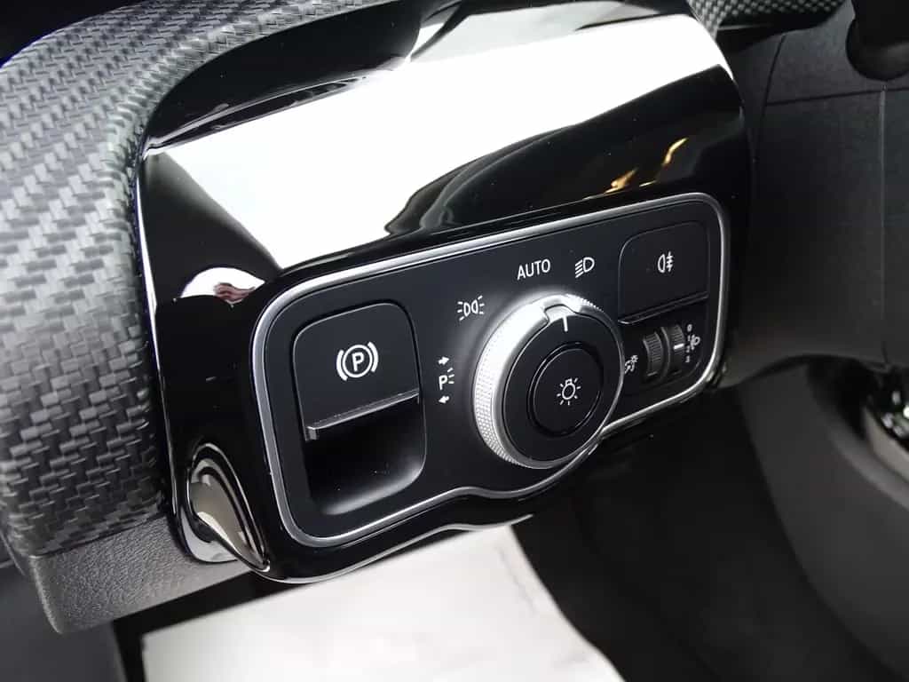 Mercedes-Benz CLA 180 Shooting Brake NAVI*LED*SHZG*PANO*PDC* 10/2020-photo-11