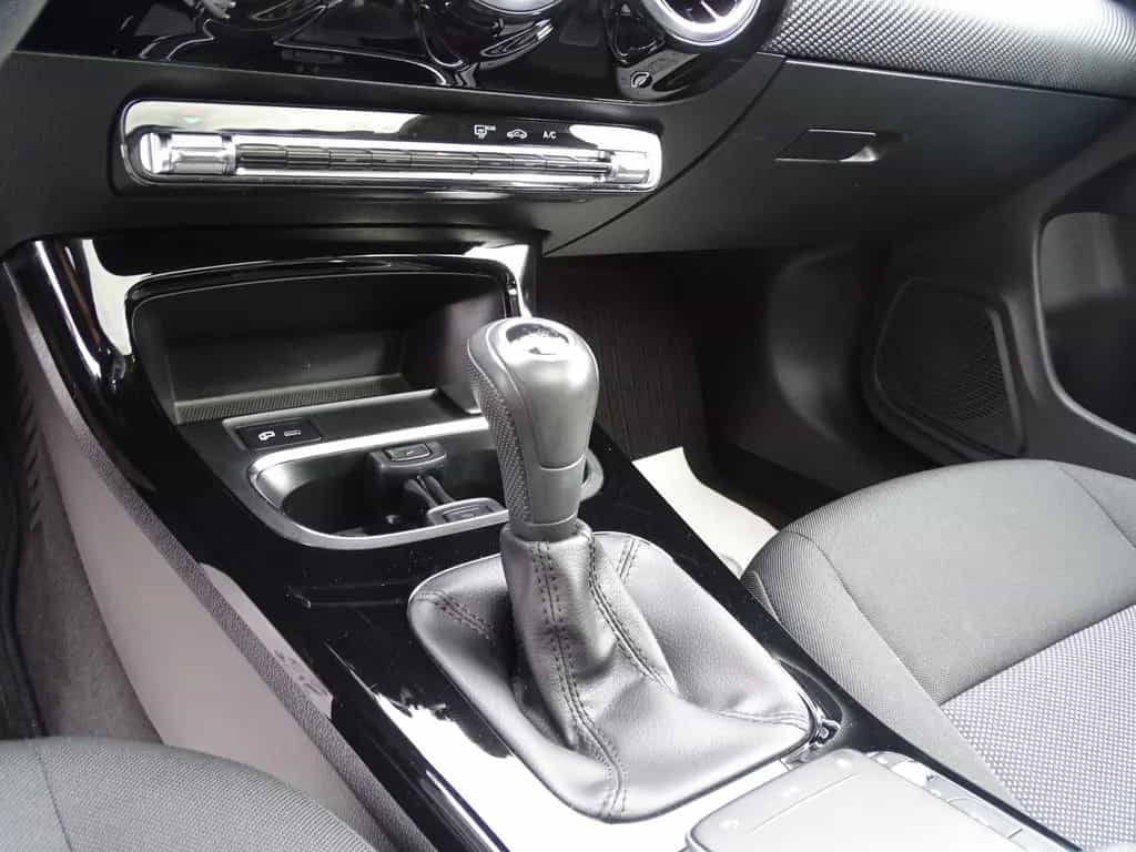 Mercedes-Benz CLA 180 Shooting Brake NAVI*LED*SHZG*PANO*PDC* 10/2020-photo-19