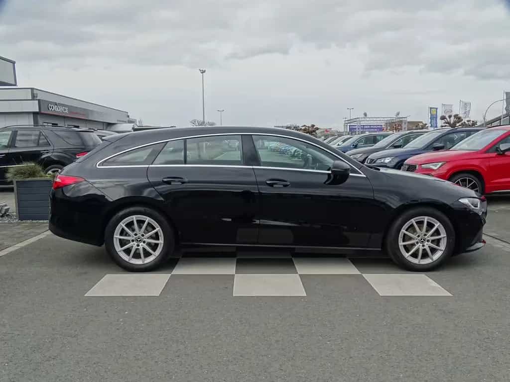 Mercedes-Benz CLA 180 Shooting Brake NAVI*LED*SHZG*PANO*PDC* 10/2020-photo-3