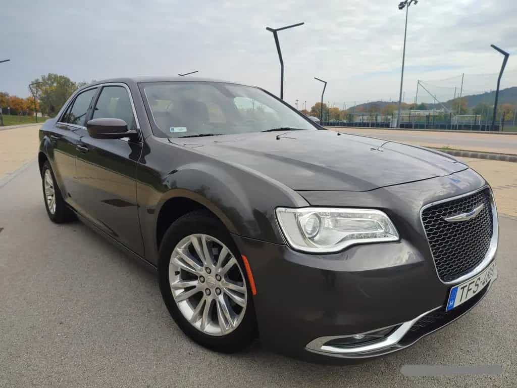 Chrysler 300C 07/2017-photo-1