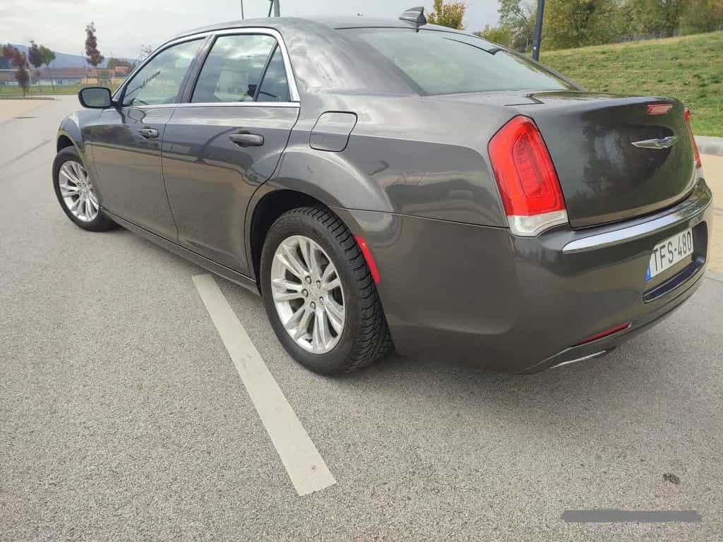 Chrysler 300C 07/2017-photo-2