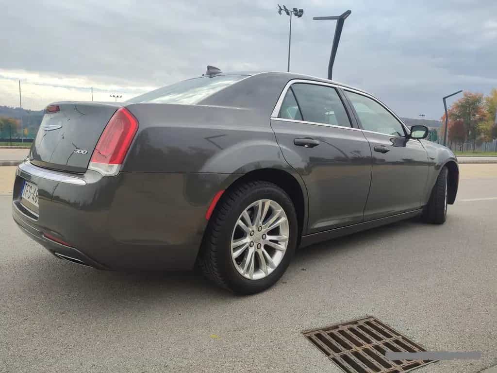 Chrysler 300C 07/2017-photo-3