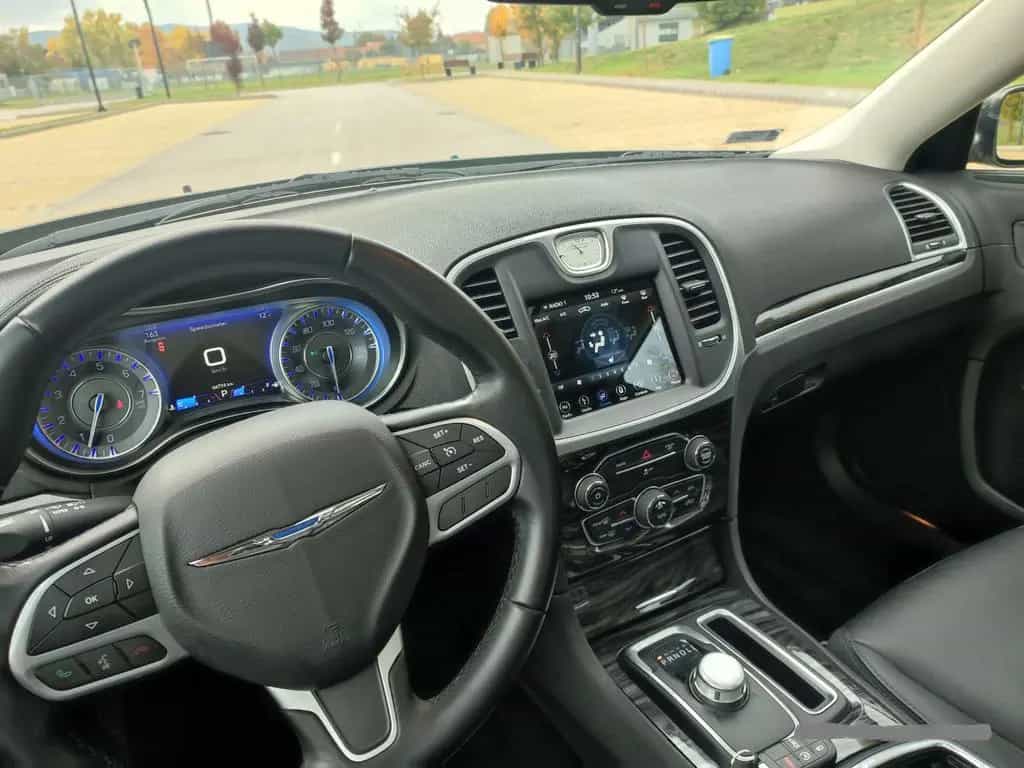 Chrysler 300C 07/2017-photo-5