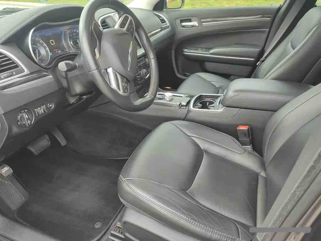 Chrysler 300C 07/2017-photo-6