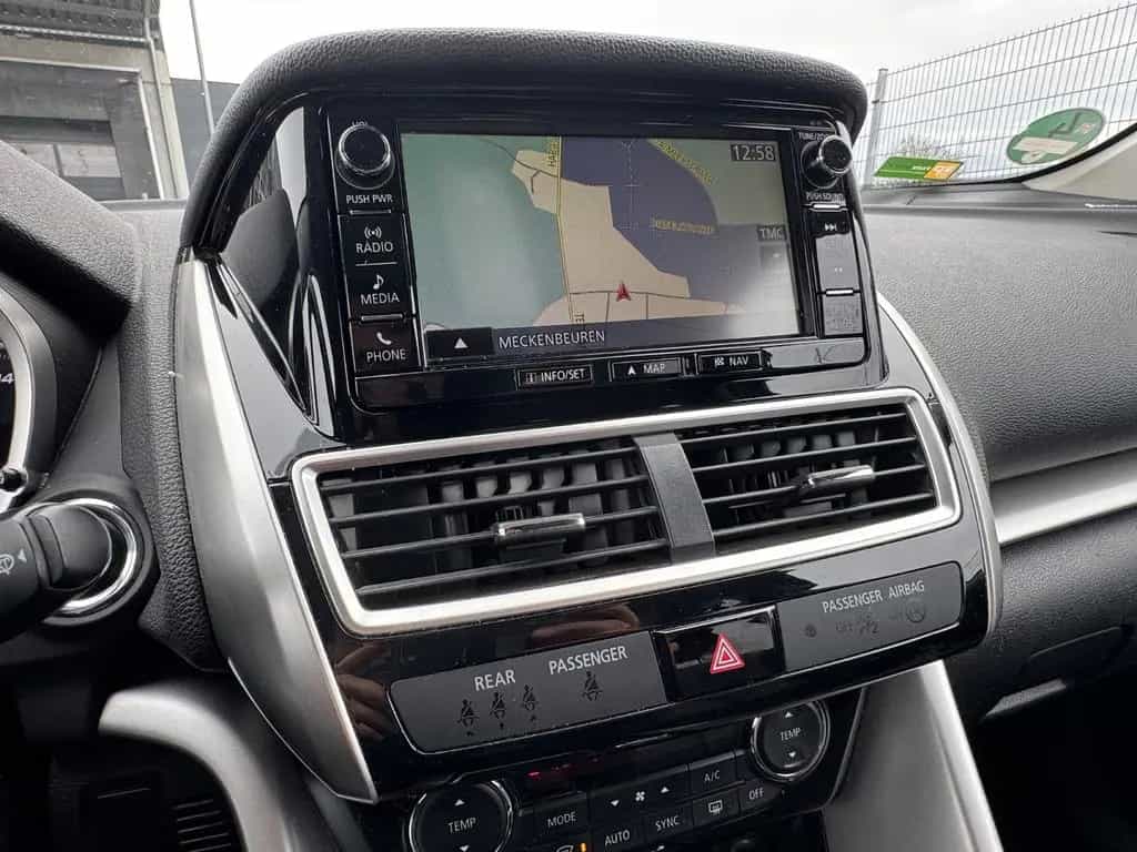 Mitsubishi Eclipse Cross 4WD *LED*360g*Spurhalte*HUD*ToTWKL 12/2019-photo-29