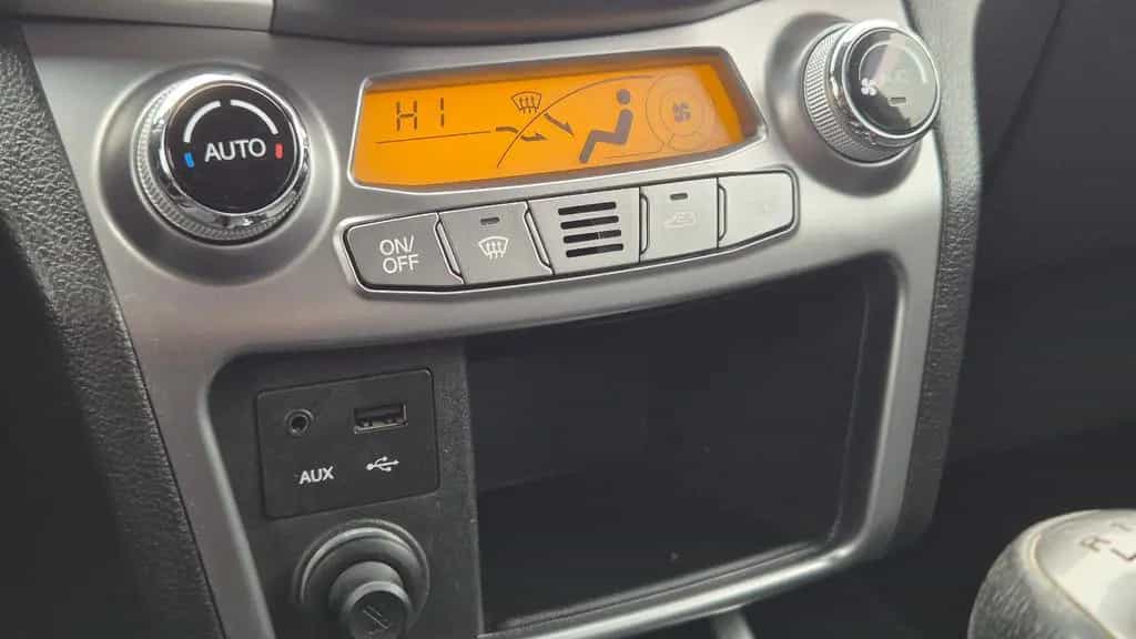 Ssangyong Korando 2.0 KAMERA/NAVI/4 x SHZ/ LEDER/ DAB/18" 07/2015-photo-14