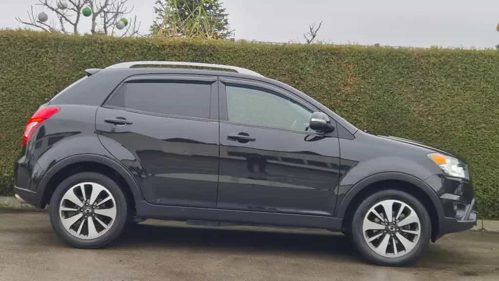 Ssangyong Korando 2.0 KAMERA/NAVI/4 x SHZ/ LEDER/ DAB/18" 07/2015-photo-2
