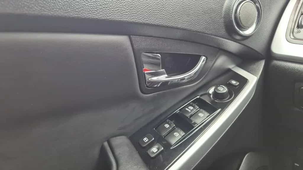 Ssangyong Korando 2.0 KAMERA/NAVI/4 x SHZ/ LEDER/ DAB/18" 07/2015-photo-8