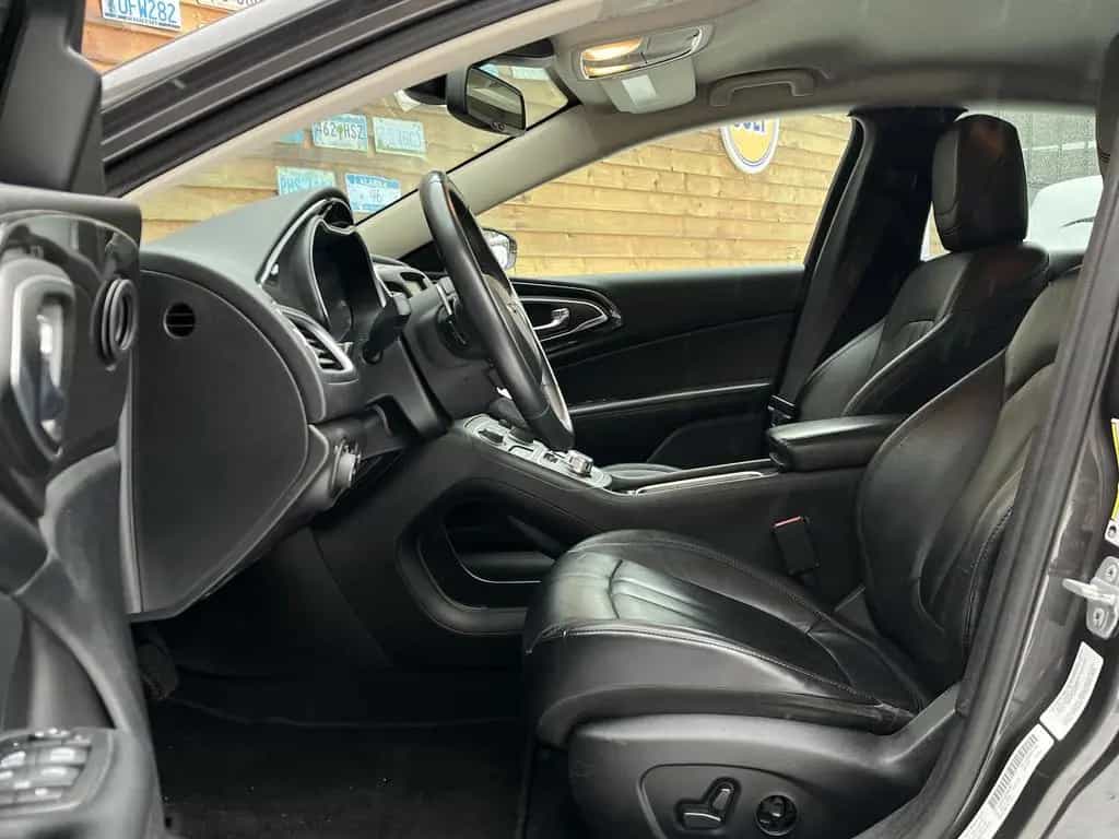 Chrysler 200 3.6L Navi Leder Kamera TÜV Alpine 08/2014-photo-16