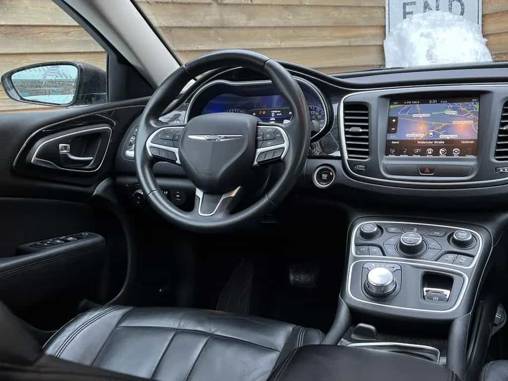 Chrysler 200 3.6L Navi Leder Kamera TÜV Alpine 08/2014-photo-19