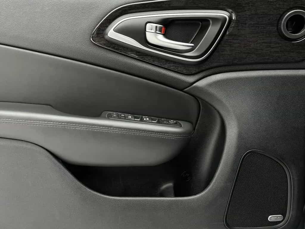 Chrysler 200 3.6L Navi Leder Kamera TÜV Alpine 08/2014-photo-20