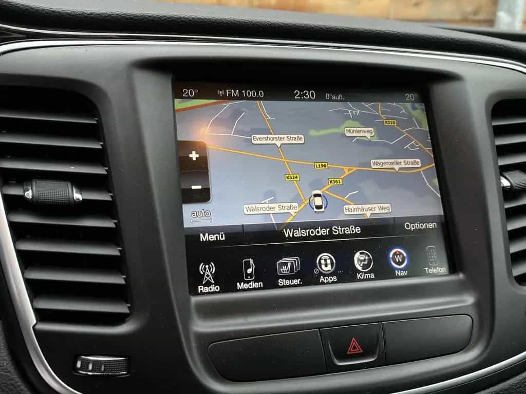Chrysler 200 3.6L Navi Leder Kamera TÜV Alpine 08/2014-photo-22