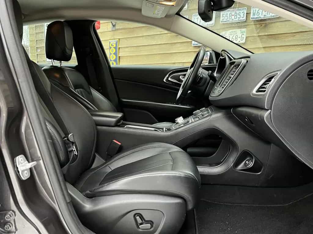 Chrysler 200 3.6L Navi Leder Kamera TÜV Alpine 08/2014-photo-27