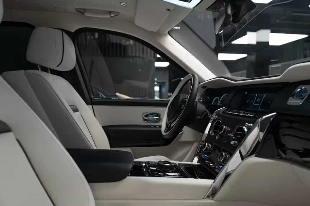 Rolls-Royce Cullinan - 01/2022-photo-12