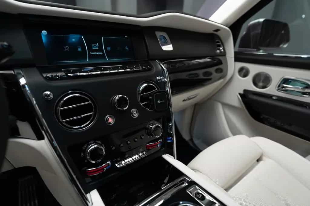 Rolls-Royce Cullinan - 01/2022-photo-24