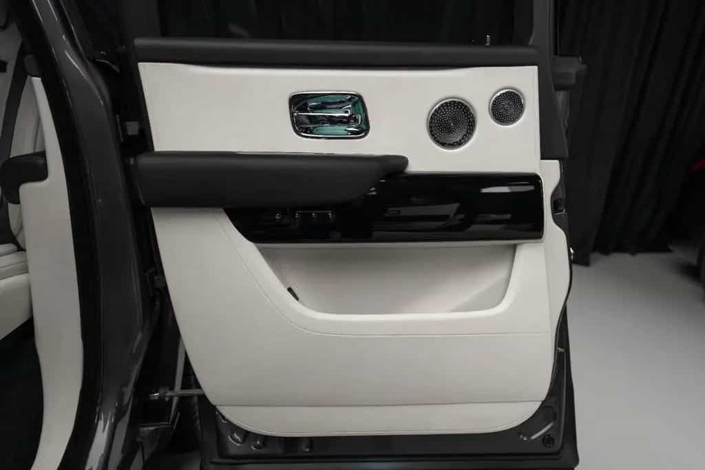 Rolls-Royce Cullinan - 01/2022-photo-35