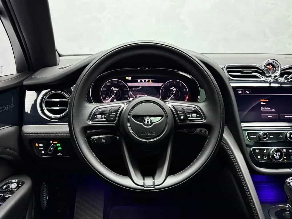 Bentley Bentayga V8 EWB BLACKLINE PANO NAIM 22" FULL PPF 01/2024-photo-12