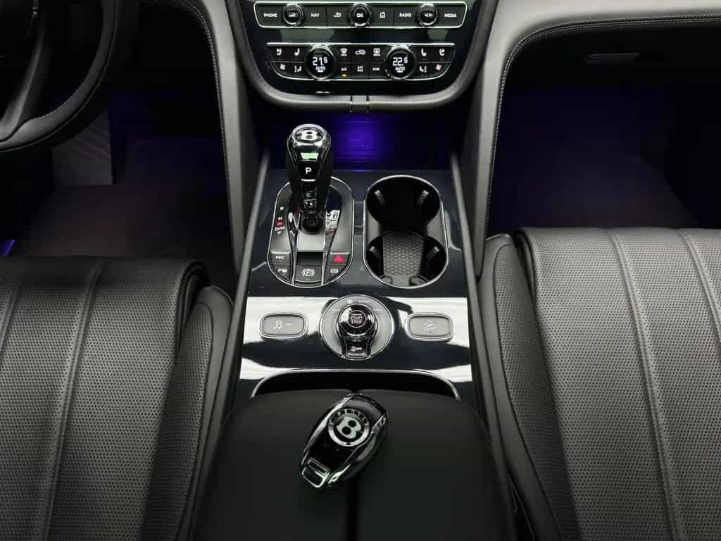 Bentley Bentayga V8 EWB BLACKLINE PANO NAIM 22" FULL PPF 01/2024-photo-13