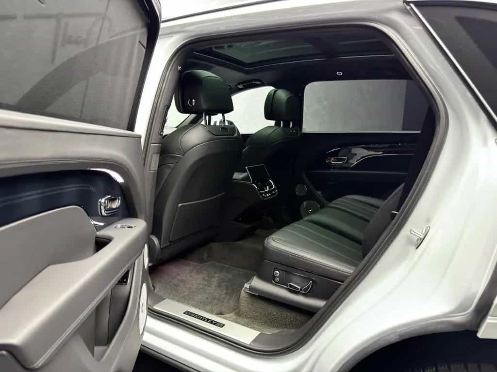 Bentley Bentayga V8 EWB BLACKLINE PANO NAIM 22" FULL PPF 01/2024-photo-17