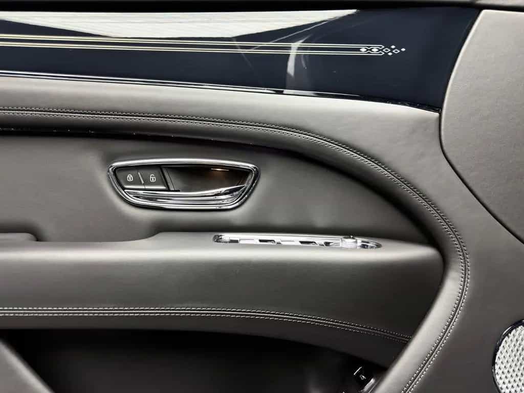 Bentley Bentayga V8 EWB BLACKLINE PANO NAIM 22" FULL PPF 01/2024-photo-18