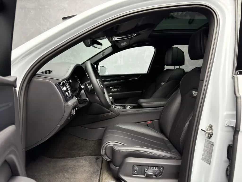 Bentley Bentayga V8 EWB BLACKLINE PANO NAIM 22" FULL PPF 01/2024-photo-2