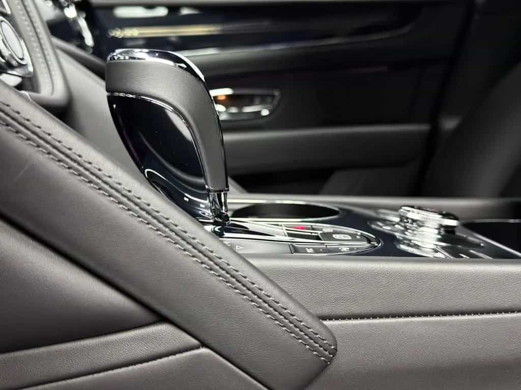 Bentley Bentayga V8 EWB BLACKLINE PANO NAIM 22" FULL PPF 01/2024-photo-27