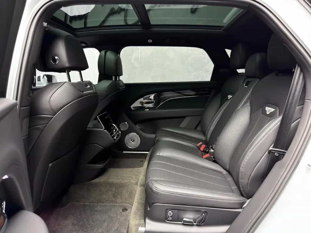 Bentley Bentayga V8 EWB BLACKLINE PANO NAIM 22" FULL PPF 01/2024-photo-28