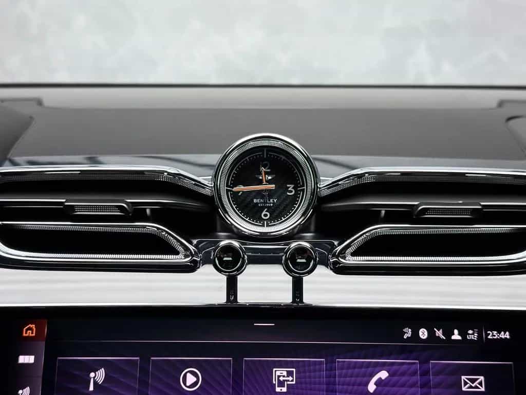 Bentley Bentayga V8 EWB BLACKLINE PANO NAIM 22" FULL PPF 01/2024-photo-31