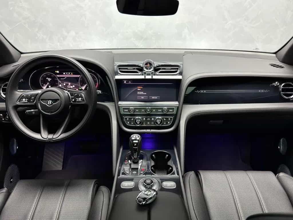 Bentley Bentayga V8 EWB BLACKLINE PANO NAIM 22" FULL PPF 01/2024-photo-33