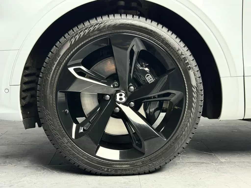 Bentley Bentayga V8 EWB BLACKLINE PANO NAIM 22" FULL PPF 01/2024-photo-34