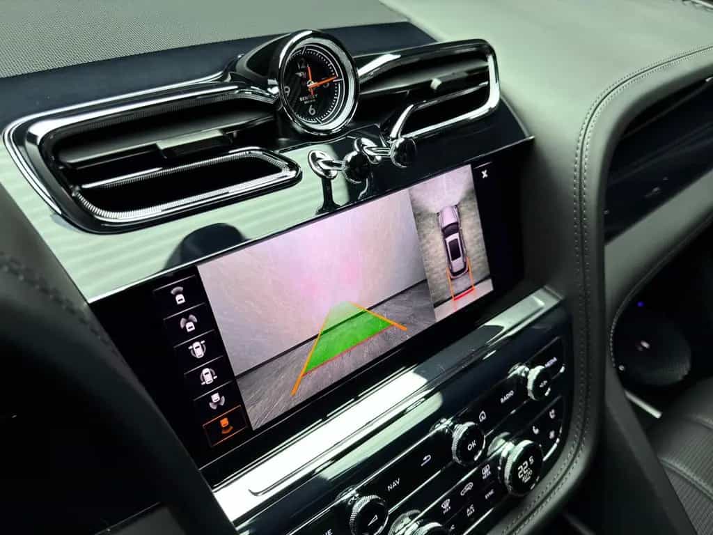 Bentley Bentayga V8 EWB BLACKLINE PANO NAIM 22" FULL PPF 01/2024-photo-39