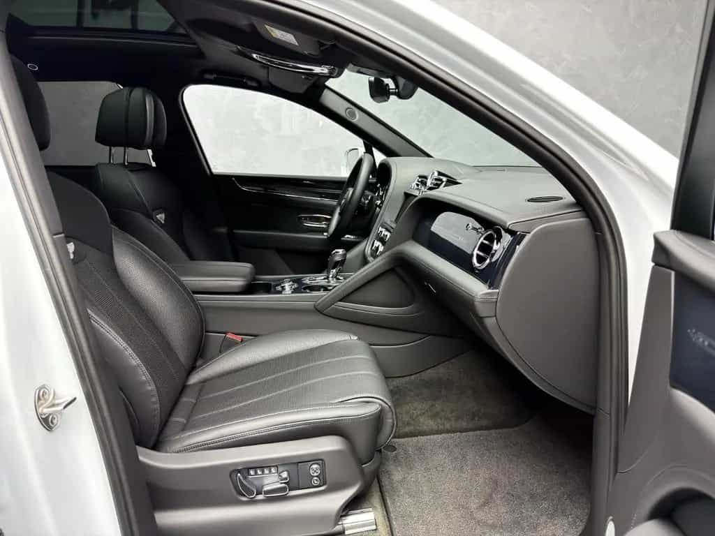 Bentley Bentayga V8 EWB BLACKLINE PANO NAIM 22" FULL PPF 01/2024-photo-9