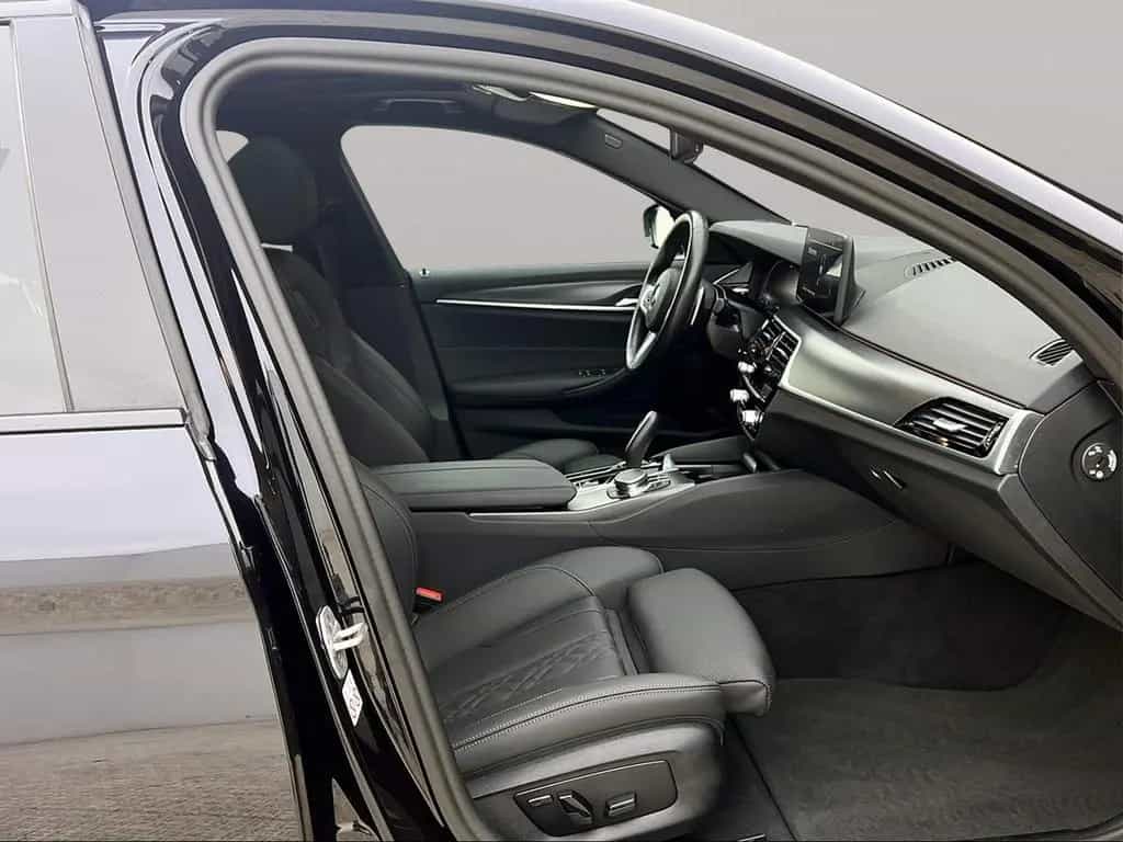 BMW 5 Series d Touring M Sport LiveCockpitProf Kamera 12/2022-photo-17