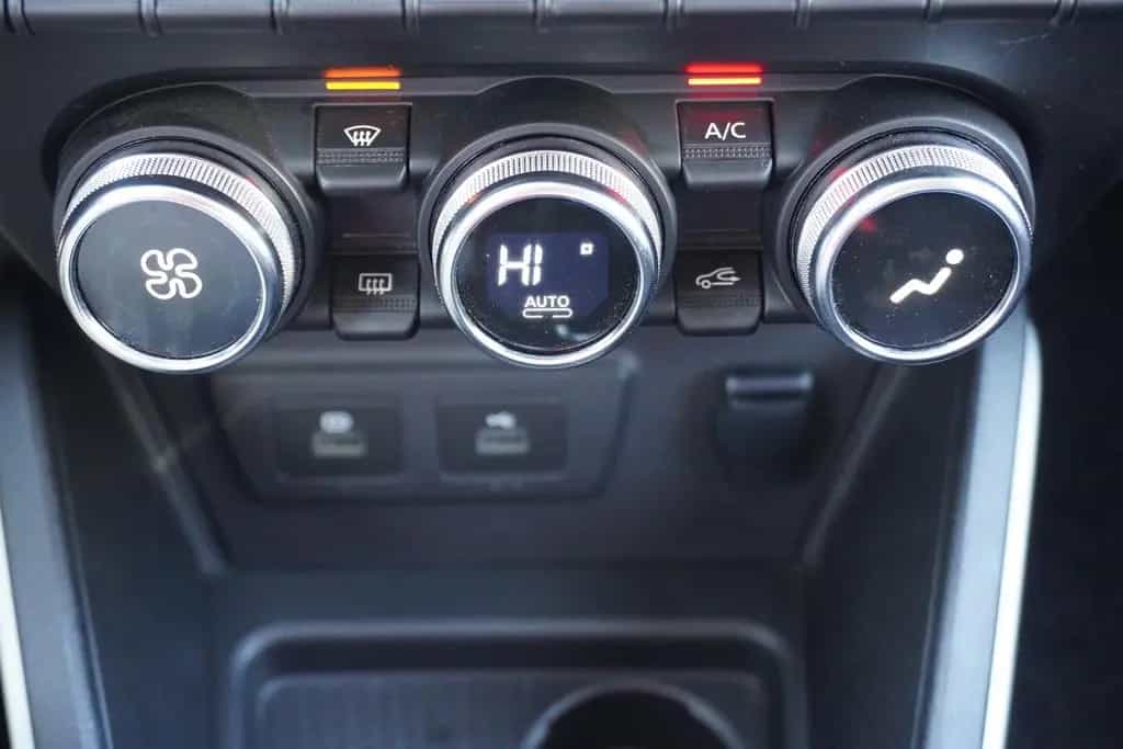 Dacia Duster II 1.3 TCe 150 Prestige EDC Navi LED 360° 08/2021-photo-18